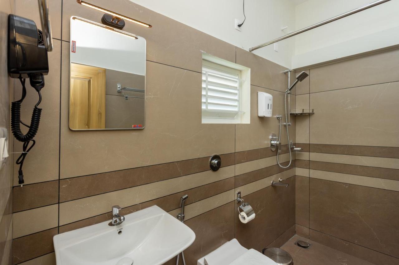 Esaa Airport Hotel Коччи Экстерьер фото